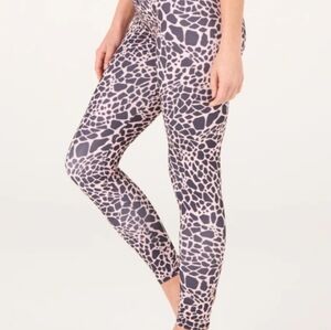 Onzie High Rise Waist Leggings Rose Giraffe Print Size XSmall